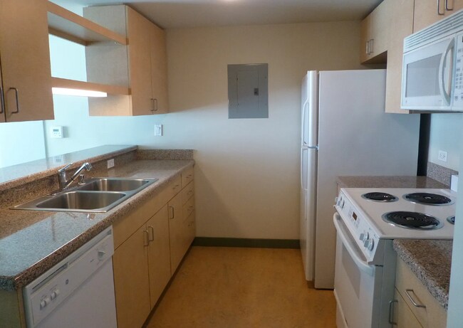 Building Photo - 425 W Beech St