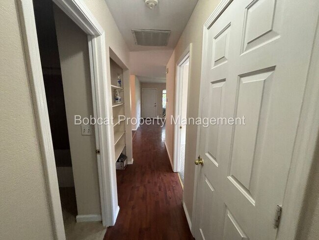 Building Photo - 1650 Walker Dr