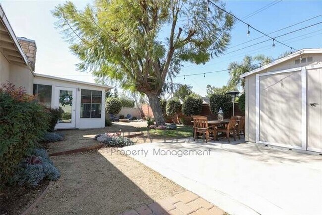 Building Photo - Stunning Claremont Home