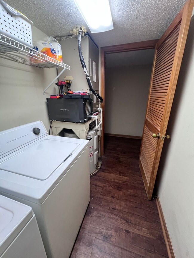 Building Photo - 449 Harper Ave