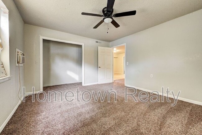 Building Photo - 1135 N Billen Ave