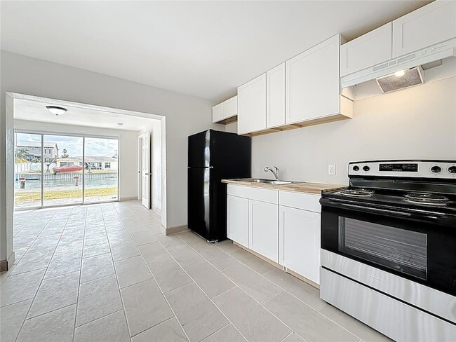 Building Photo - 497 Normandy Rd