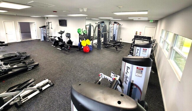 Building Photo - 2000 S Main St