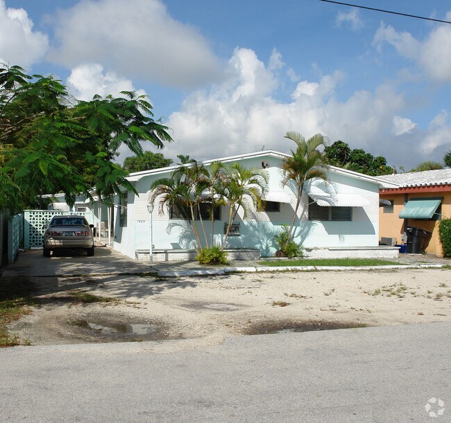 Primary Photo - 1025 NE 10th AVE
