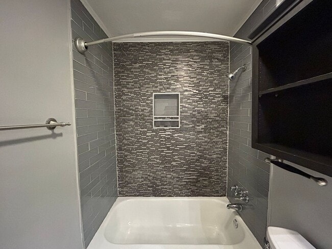 Building Photo - ? Move-In Ready 3BR Townhome | Ask About O...