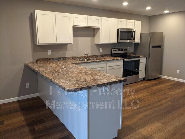 Building Photo - 2105 SE 7th Ave