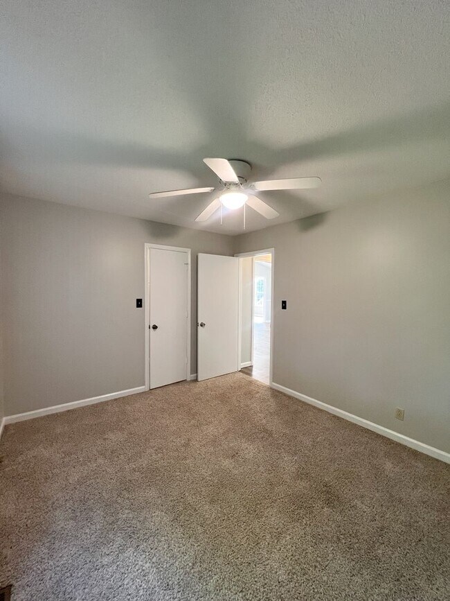 Building Photo - Large Deck and Fenced Backyard!