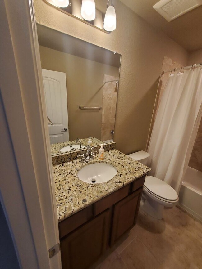 Building Photo - Updated 3 Bedroom Townhouse Across From Horsetooth Reservoir!