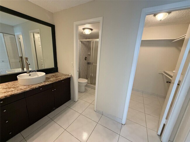 Building Photo - 401 Golden Isles Dr