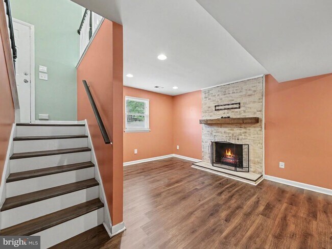 Building Photo - 5570 Rowser Dr