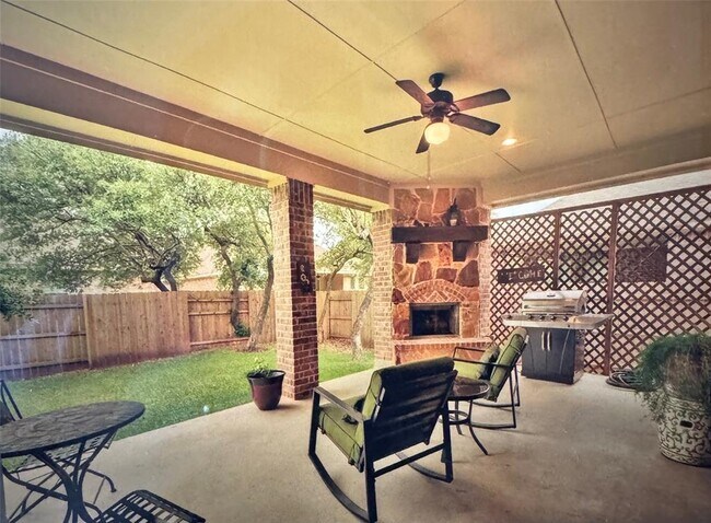 Building Photo - 2414 Sweetwater Ln