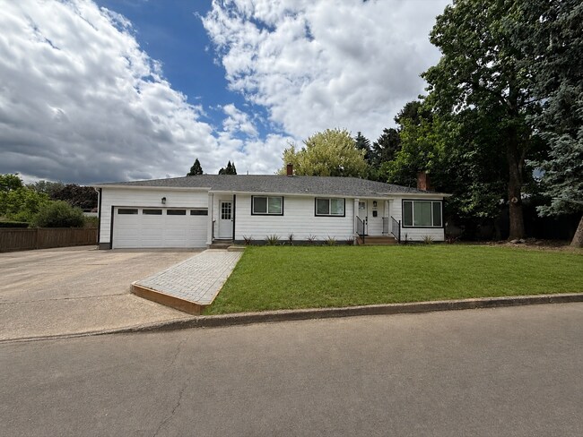 Building Photo - 4300 SE Mason Ln