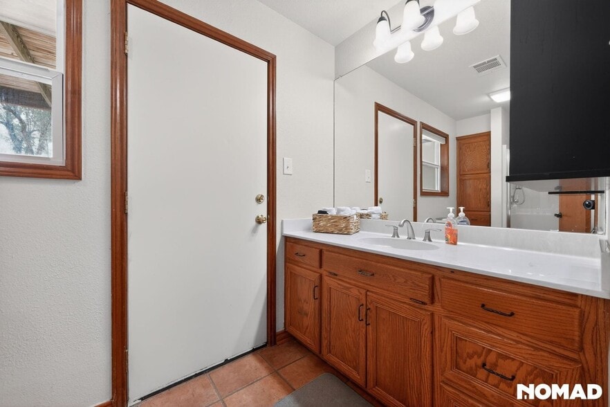 Building Photo - 13217 N Ridge Cir