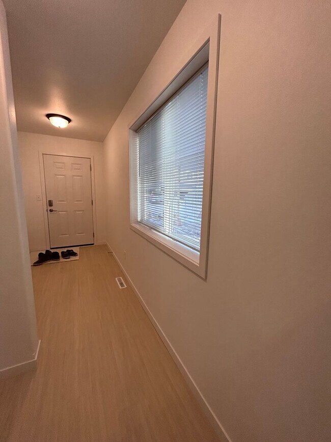 Building Photo - 3 Bed 3 Bath Townhome