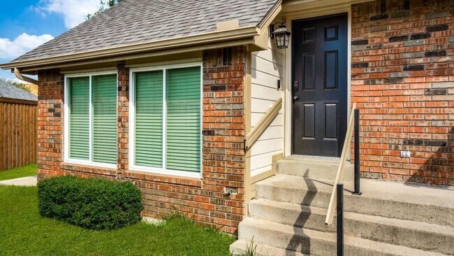 Building Photo - 2401 Brooke Ct