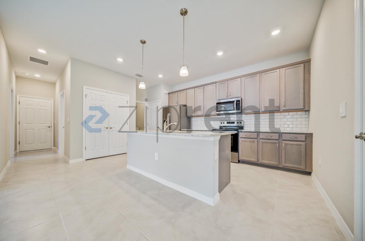 Building Photo - 1126 S Town and River Dr