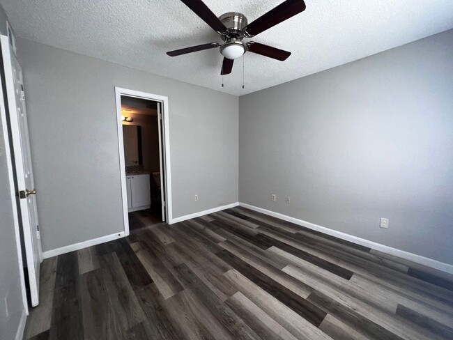 Building Photo - 3/2 Regency Gardens 1st Floor Condo with N...