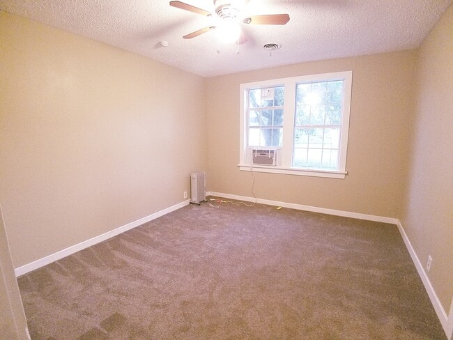 Building Photo - 203 Beatrice