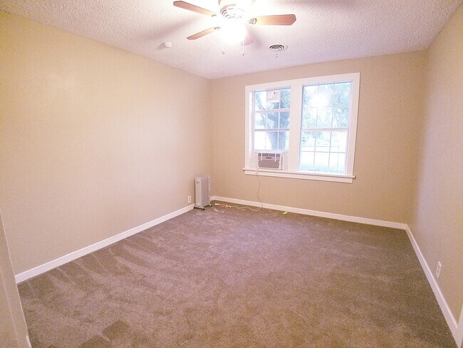 Building Photo - 203 Beatrice St