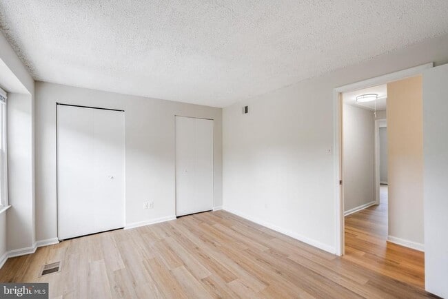 Building Photo - 5605 Independence Cir