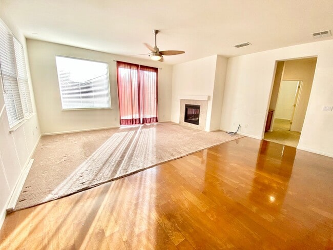 Building Photo - Beautiful Single Story Home with Local Park a Block Away!