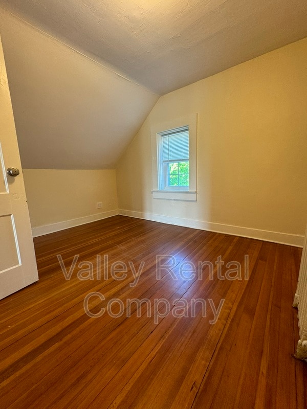 Building Photo - 200 King St