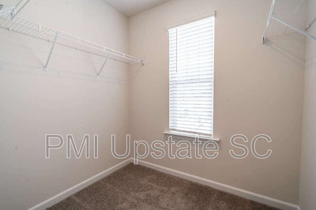 Building Photo - 753 Embark Cir