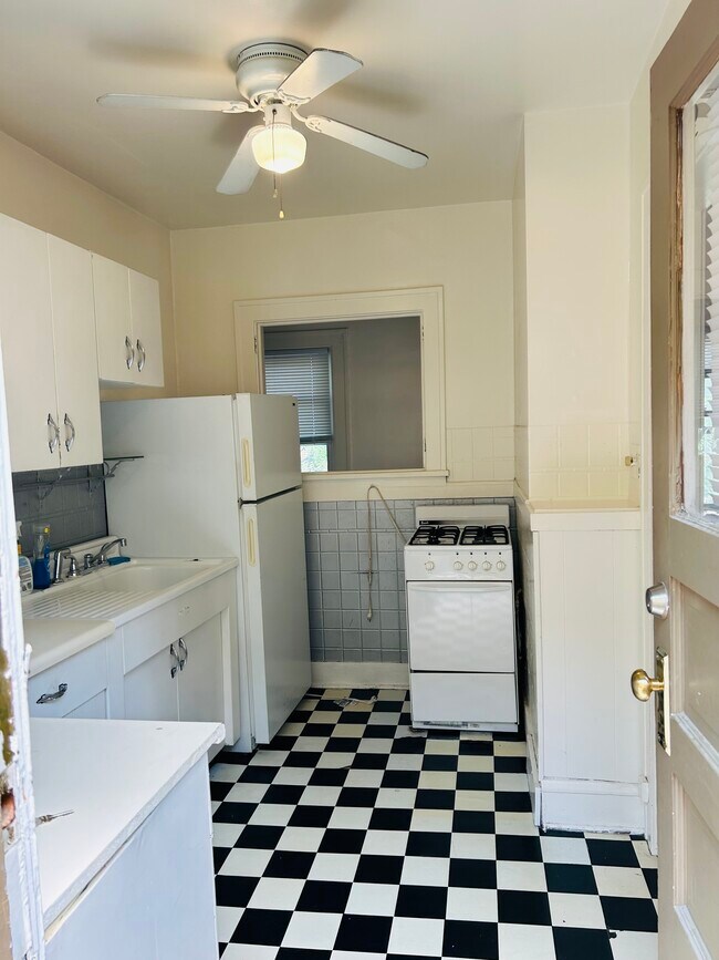 Building Photo - 1242 Hird Ave