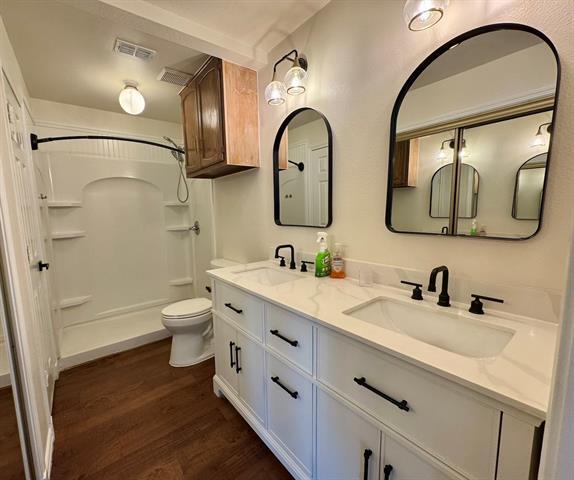 Building Photo - 11525 Webb Chapel Rd