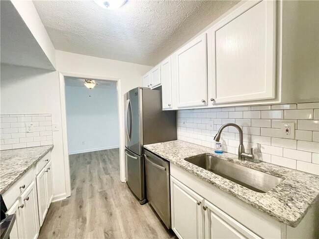 Building Photo - 320 Park Ridge Cir