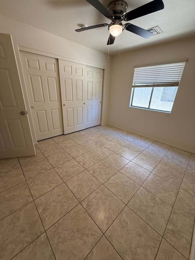 Building Photo - House For Rent