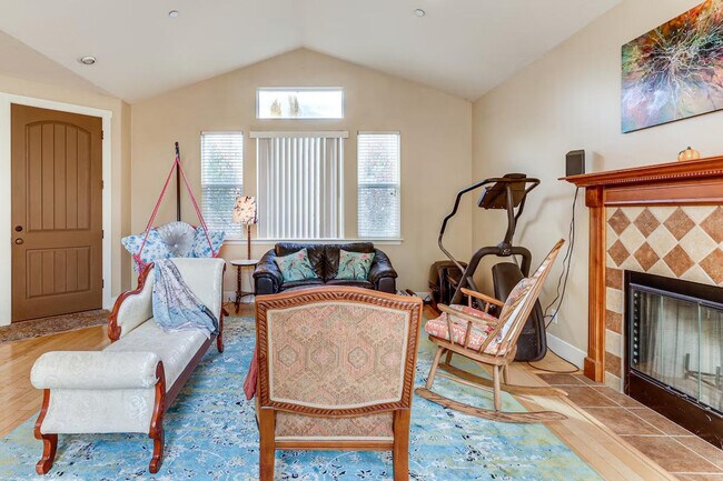 Building Photo - 158 Sierra Pl