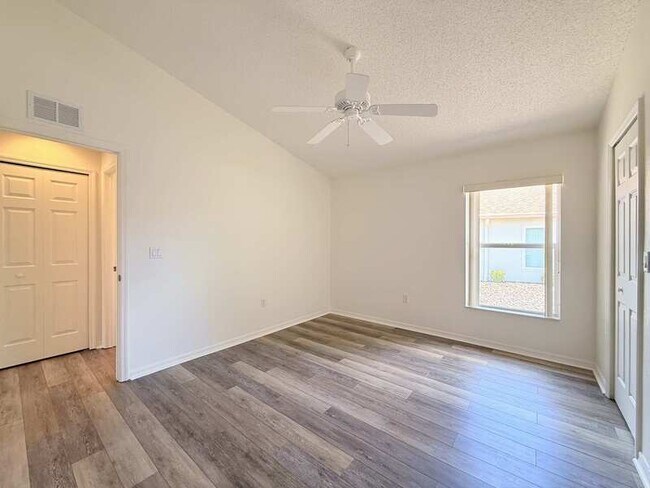 Building Photo - 240 Center Oak Cir