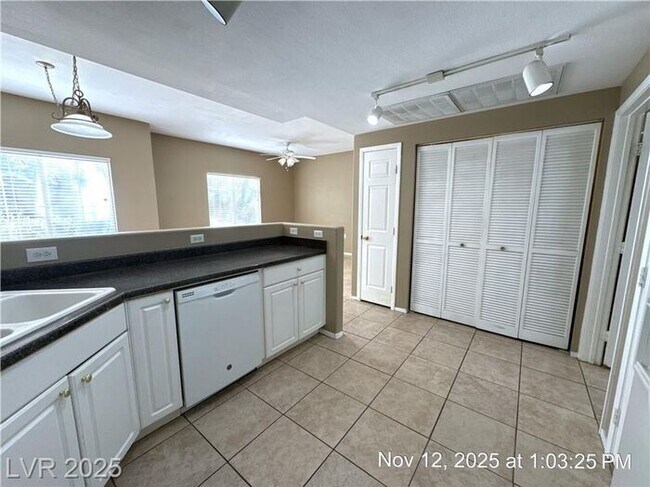 Building Photo - SILVERADO RANCH – 2ND FLOOR CONDO IN A GAT...