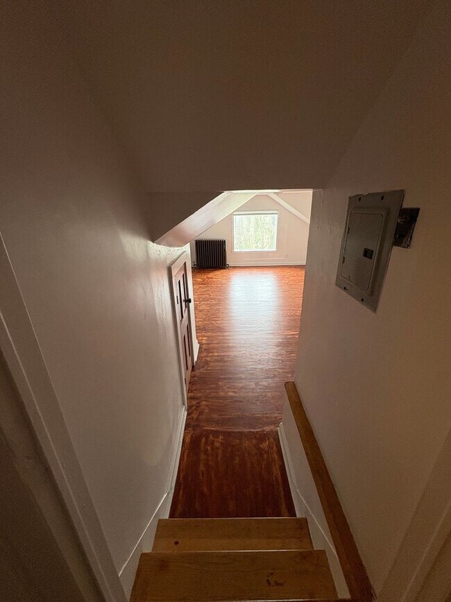 Building Photo - 118 College Pl