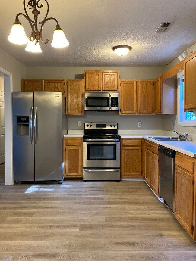 Building Photo - 711 Covington Ct