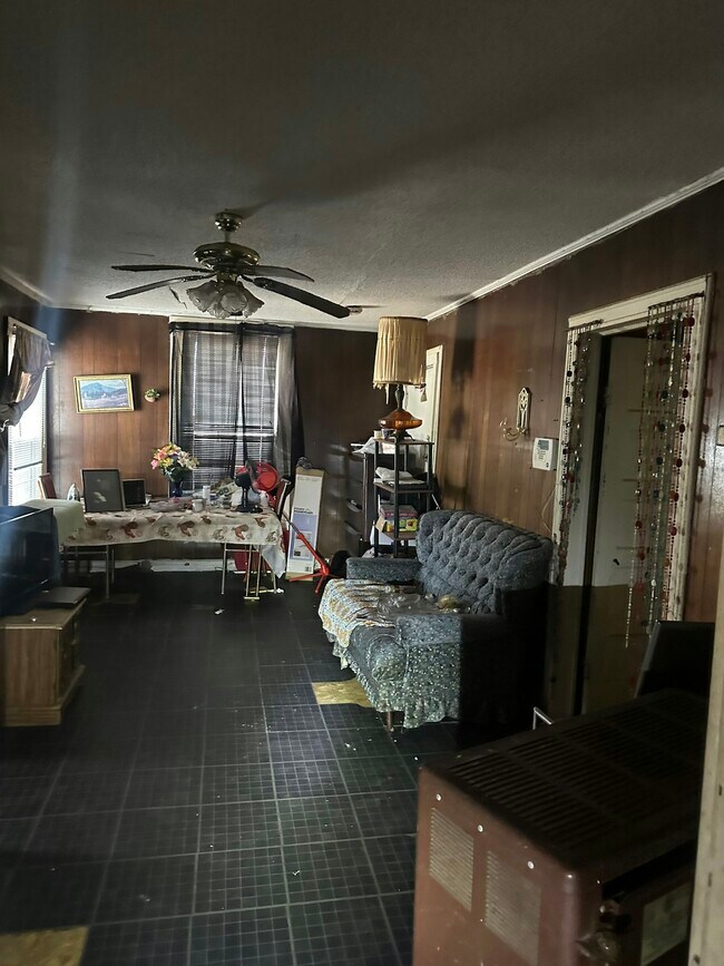 Building Photo - 82 E Hampton St