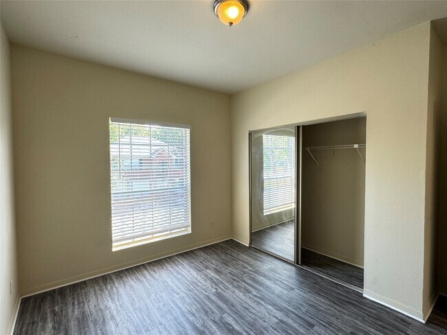 Building Photo - 6500 Harbor Town Dr