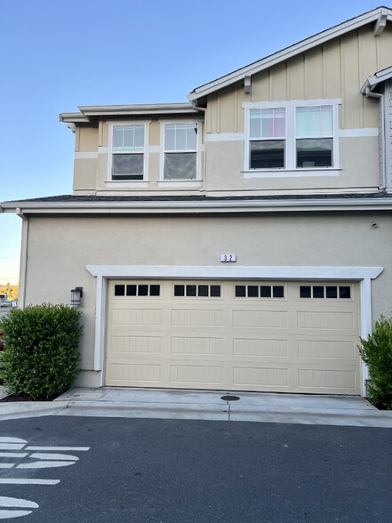Building Photo - 32 Lesina Way