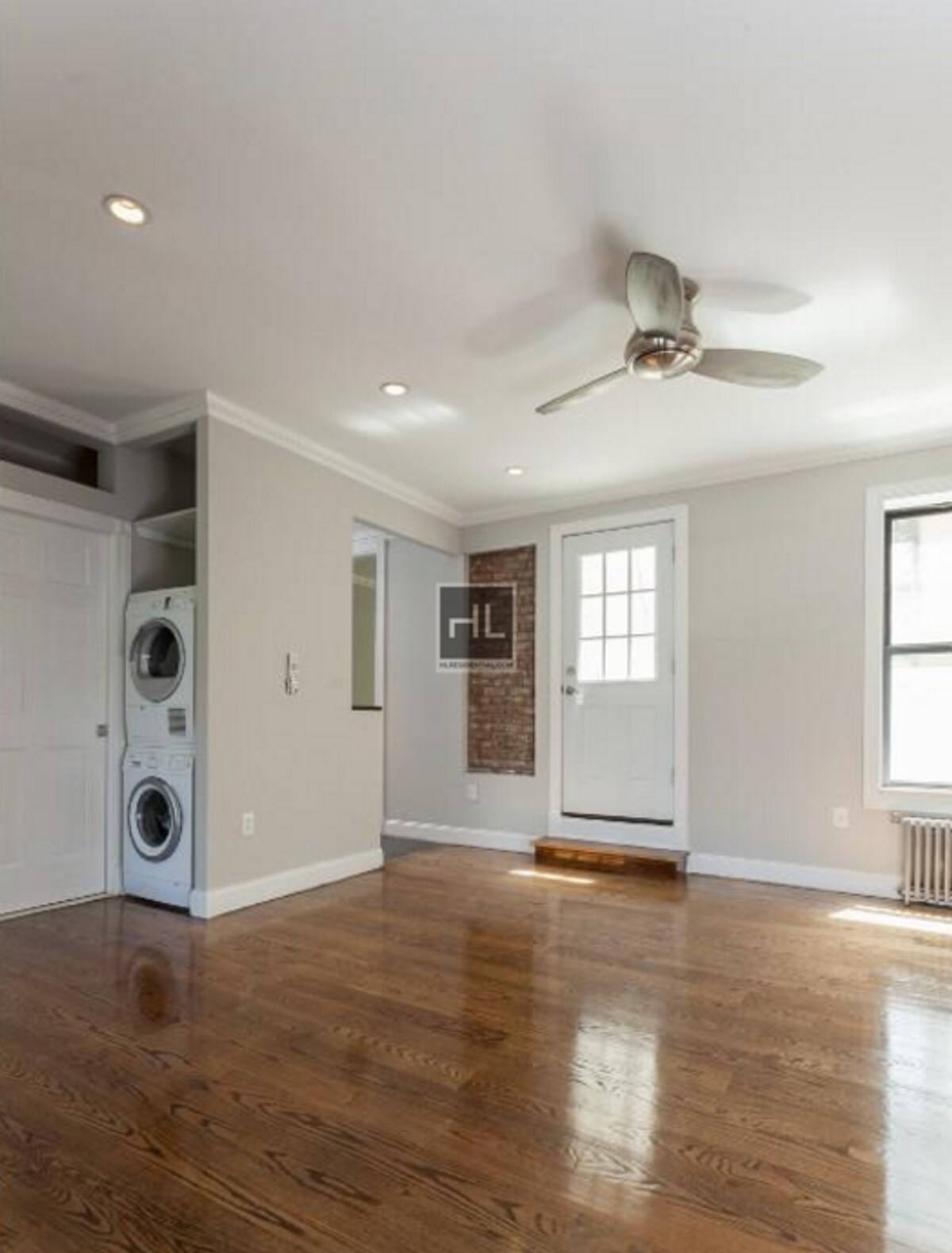 Building Photo - Upper Carnegie Hill adj, Close to E.96th Q: E 100th St btw 2nd/1st Ave 3BR, Elevator, W/D, SS App...