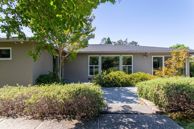 Building Photo - Northbridge 4bd/2ba Rancher w/Central AC &...