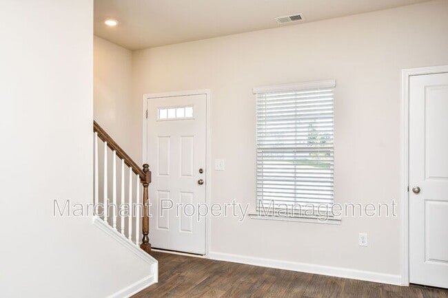 Building Photo - 27 English Ct