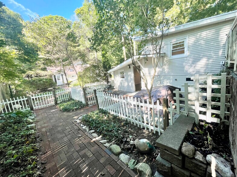 Cottage - 54 Sherwood Rd