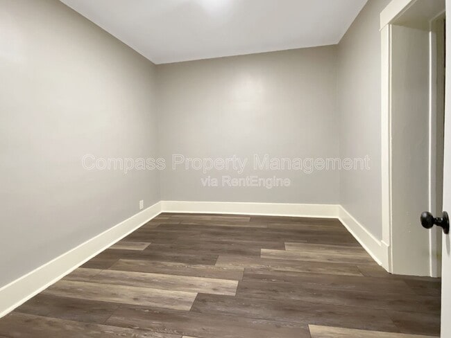 Building Photo - 921 Fulton St E