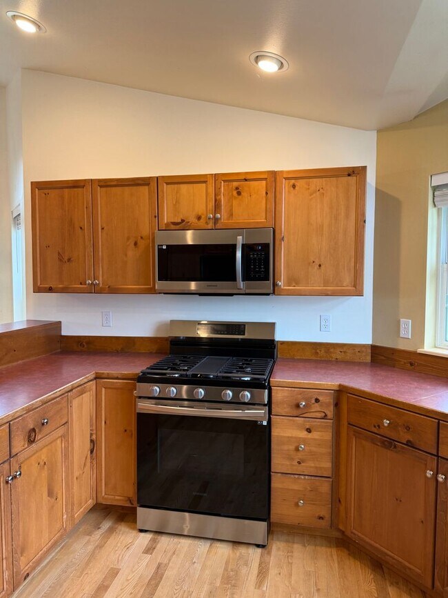 Building Photo - Single Family Home for Rent in Bozeman! Ov...