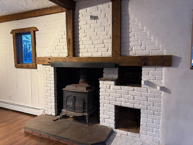 Building Photo - 75 Pine St