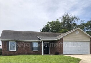 Building Photo - 114 Village St