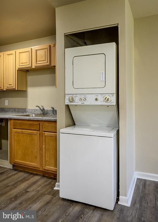 Building Photo - 7147 Donnell Pl