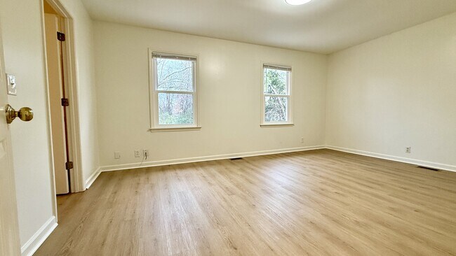 Building Photo - 1803 Lexington Trce