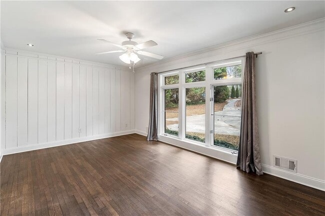 Building Photo - 2468 Ridgeway Dr